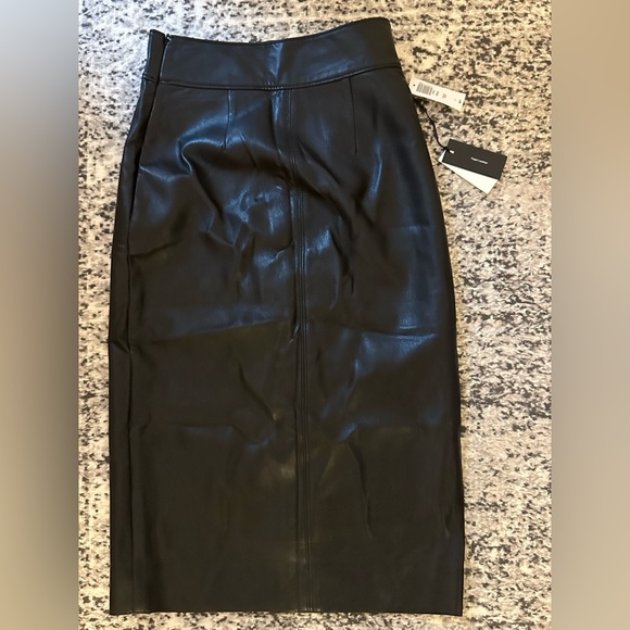 Aritiza babaton pegu high-rise pencil skirt with a front slit. Size 2 - Picture 5 of 5